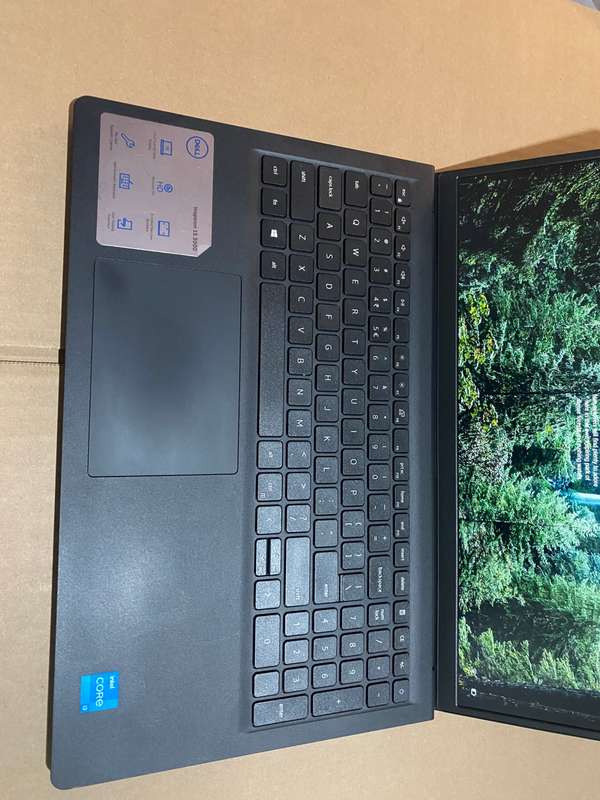 IRIS Xe(R) GRAPHICS* 11TH GEN DELL INSPIRON 15 3511*15.6`*CORE i3-1115G4*3.00GHZ*8 GB RAM*256 GB SSD